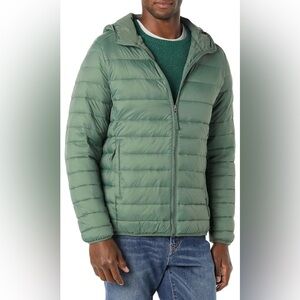 Amazon Essentials | Men's Sage Puffer Jacket (Unisex) with Hood and Two Pockets